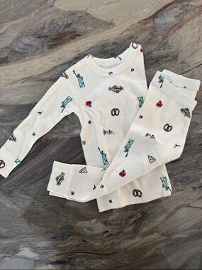 Gap Toddler Pajama Set with New York Icons Print